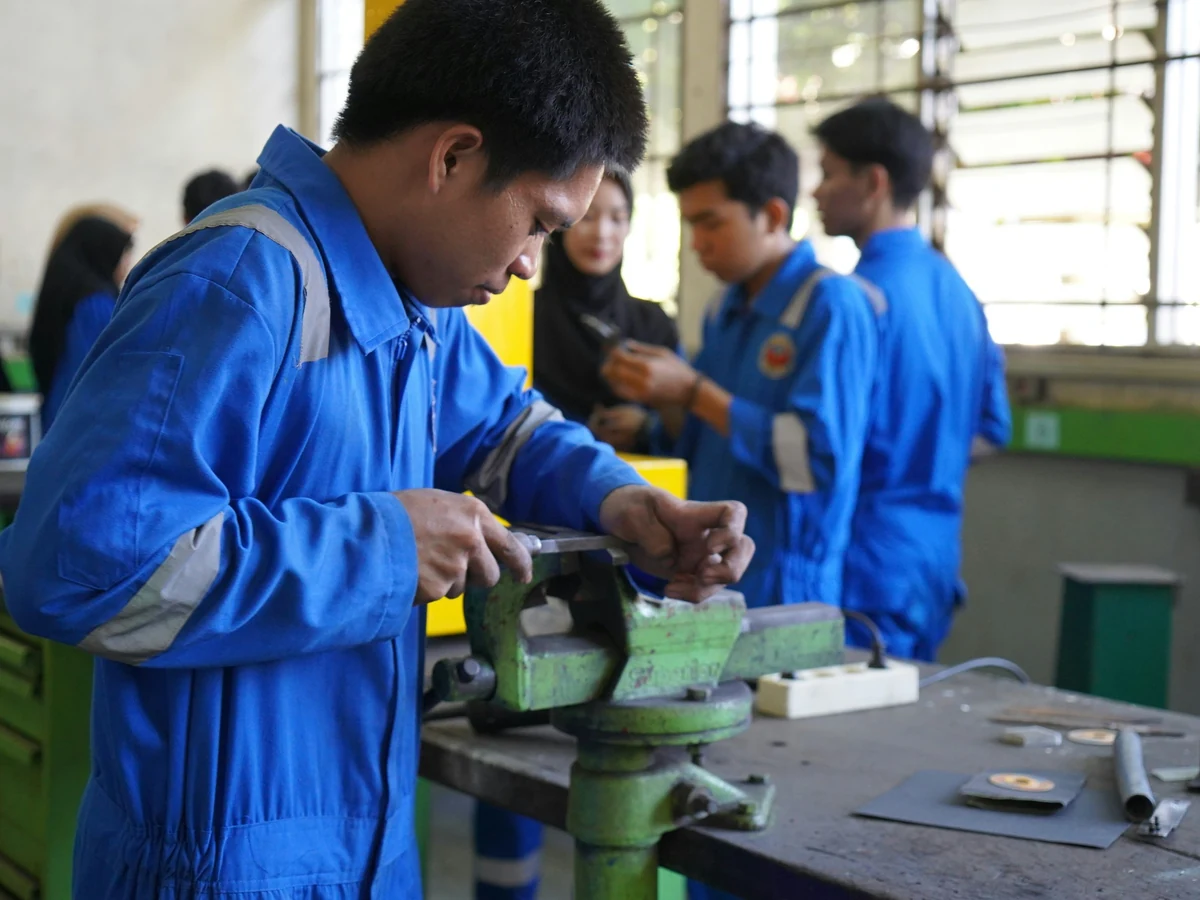 Engineering & Technology Education Solutions